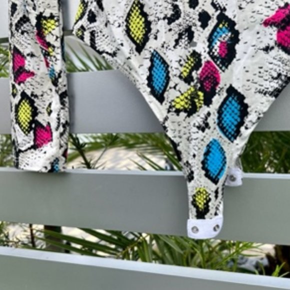 Nylon Apparel Multicolored Long Sleeve Turtleneck Snake Print Bodysuit/Medium - Picture 6 of 8